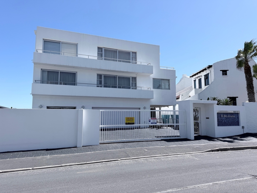7 Bedroom Property for Sale in Bloubergstrand Western Cape